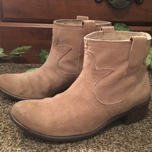 SALE! LUCKY TERRA TAUPE SUEDE PULL UP ANKLE BOOTS